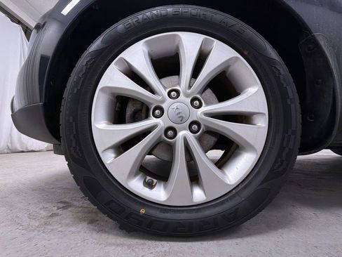 Used 2016 Kia Soul + image 12