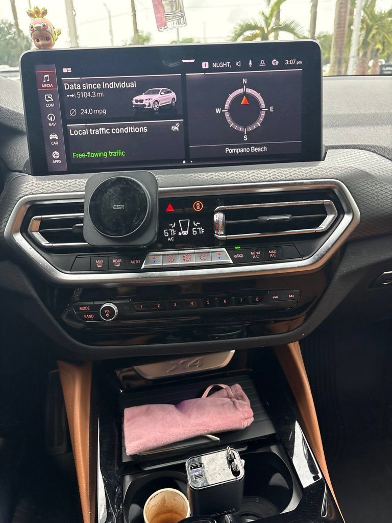 Used 2024 BMW X4 xDrive30i w/ M Sport Package AWD/4WD image 2