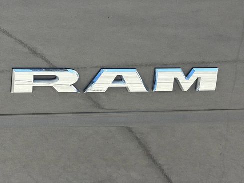 Used 2024 RAM 2500 Big Horn AWD/4WD image 10