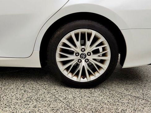 Used 2018 Toyota Camry XLE FWD image 9