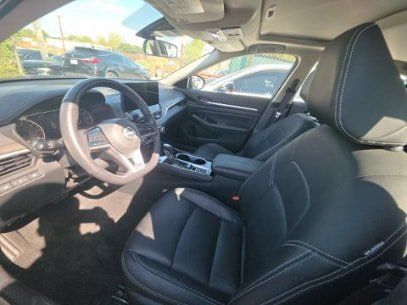 Used 2025 Nissan Altima 2.5 SL FWD image 10