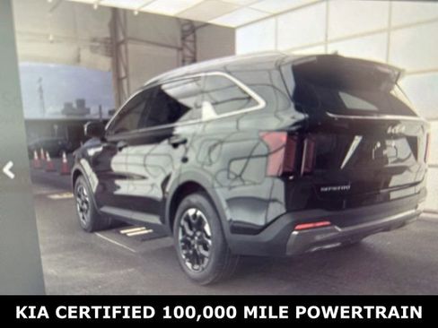 Used 2024 Kia Sorento S w/ Panoramic Sunroof Package FWD image 3