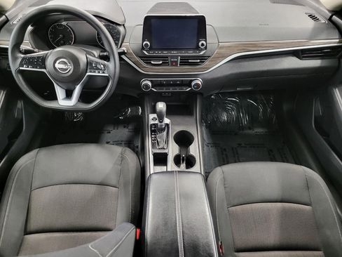 Used 2025 Nissan Altima 2.5 SV FWD image 6