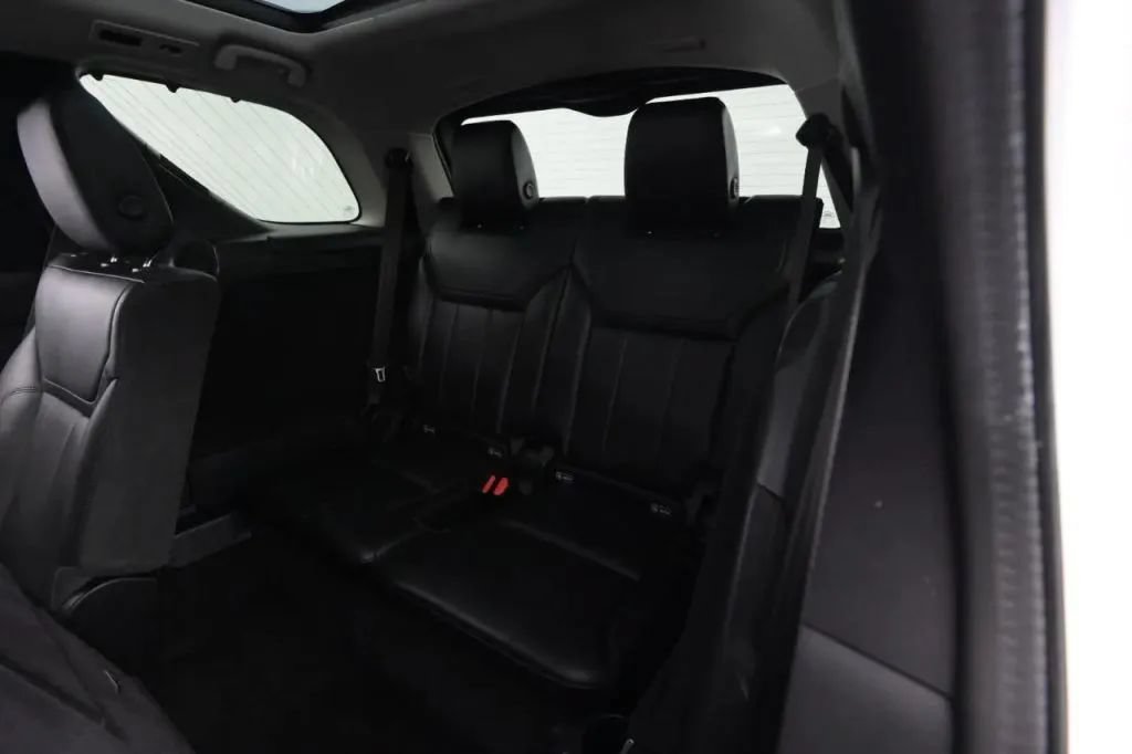 Used 2020 Land Rover Discovery Landmark AWD/4WD image 45