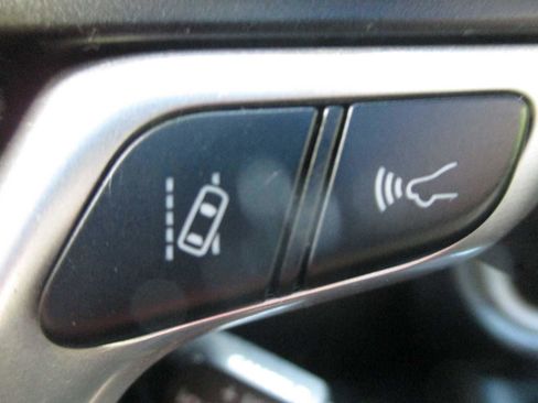 Used 2019 Toyota Highlander XLE image 24