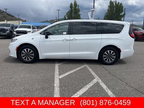 Used 2024 Chrysler Pacifica Limited FWD image 7