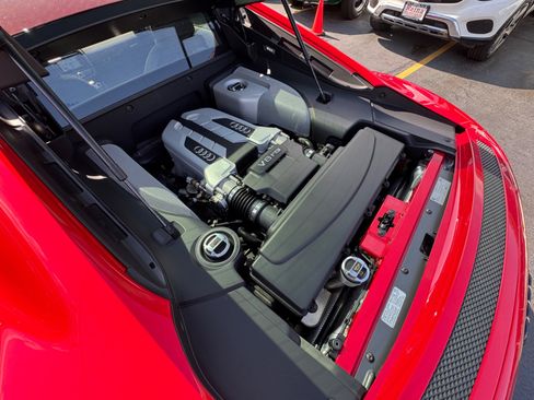 Used 2014 Audi R8 V8 w/ Convenience Package image 10