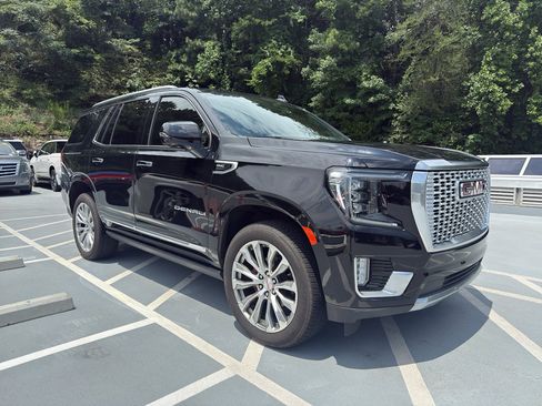Used 2023 GMC Yukon Denali w/ Advanced Technology Package AWD/4WD image 4