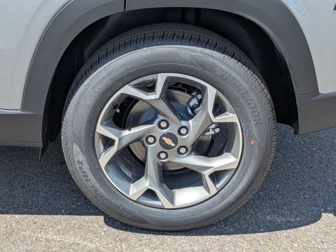 Used 2026 Chevrolet Trax LT w/ Driver Confidence Package image 9