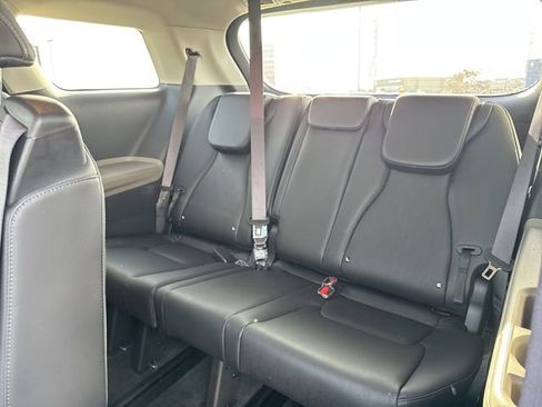 Used 2026 Kia Carnival image 11