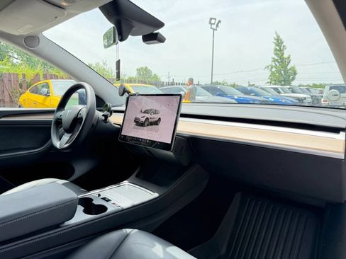 Used 2023 Tesla Model Y 2WD image 29