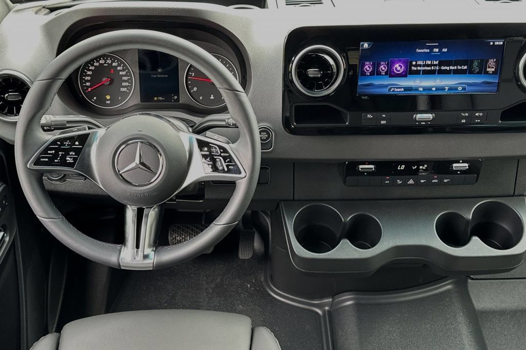 Used 2025 Mercedes-Benz Sprinter 2500 image 11