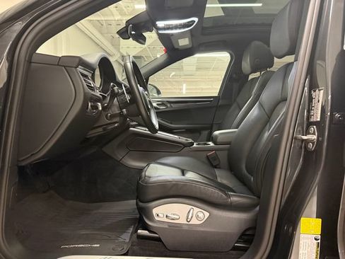 Certified 2023 Porsche Macan S AWD/4WD image 5