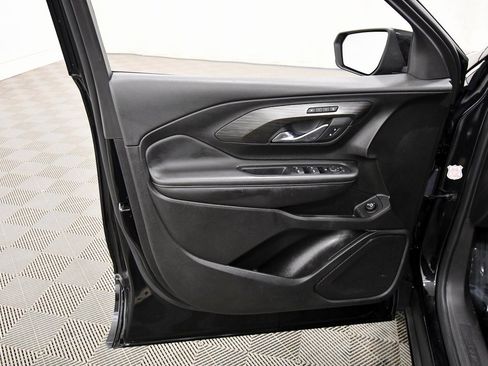 Used 2024 GMC Terrain SLT image 14