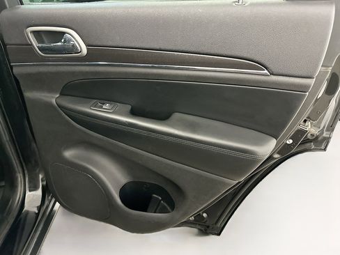 Used 2018 Jeep Grand Cherokee Limited image 33