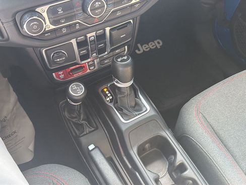Used 2024 Jeep Wrangler Unlimited Rubicon AWD/4WD image 26