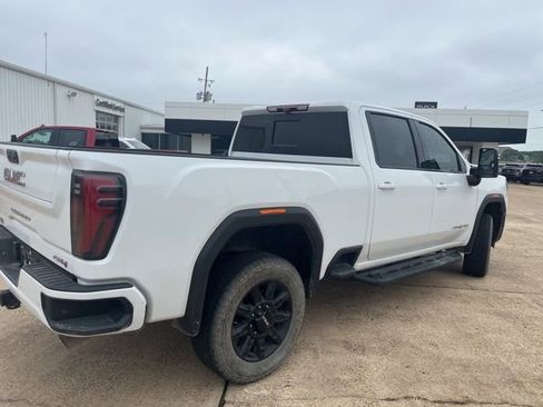 Used 2024 GMC Sierra 2500 AT4 w/ Technology Package AWD/4WD image 4