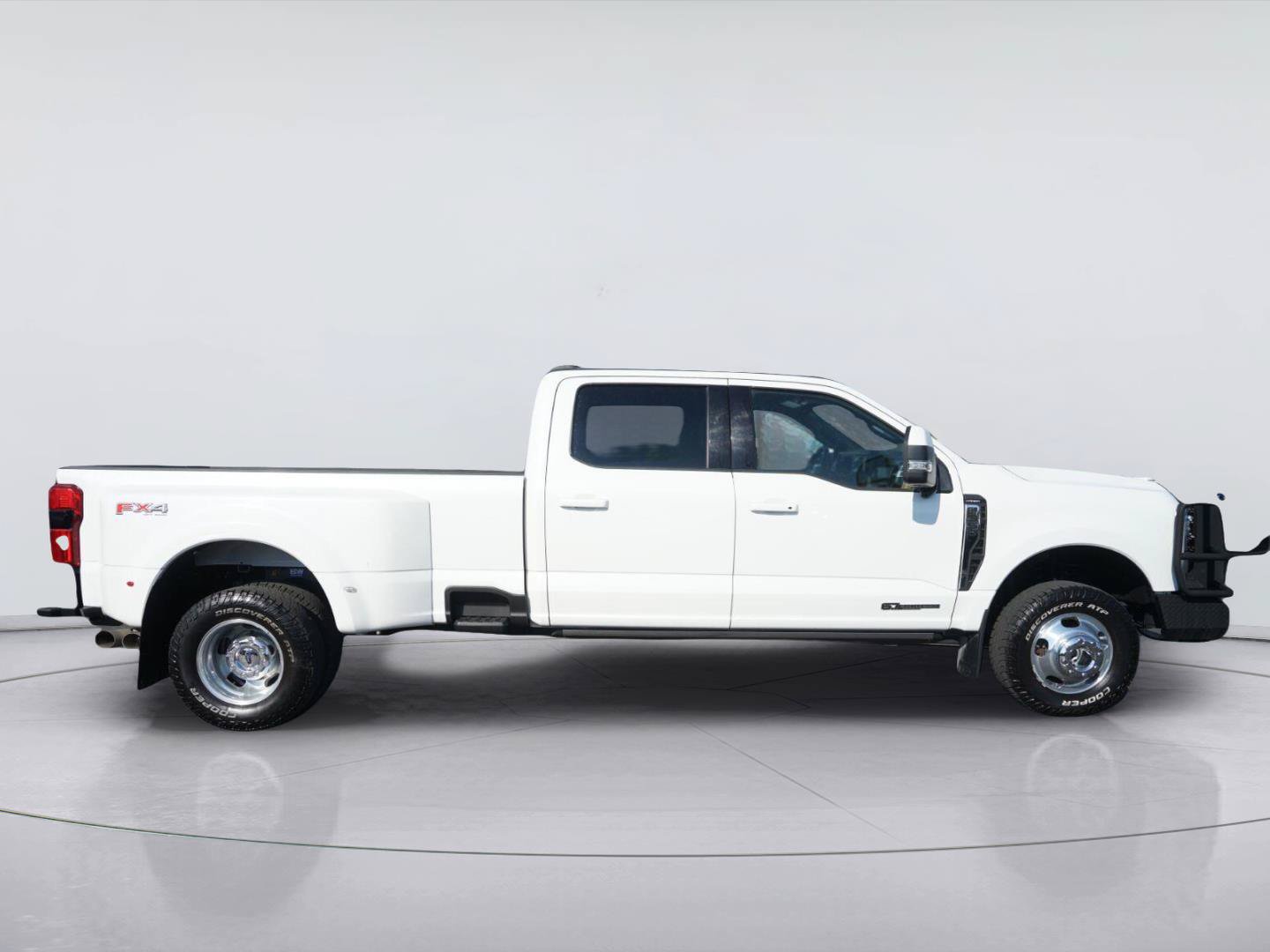 Used 2023 Ford F350 Lariat w/ Lariat Ultimate Package AWD/4WD image 5