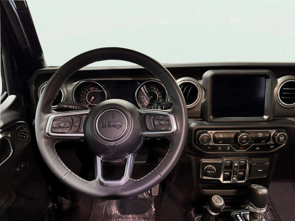 Used 2023 Jeep Wrangler Unlimited Sahara AWD/4WD image 10