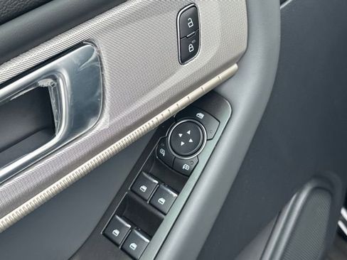 New 2026 Ford Explorer Active w/ Active Comfort Package image 24