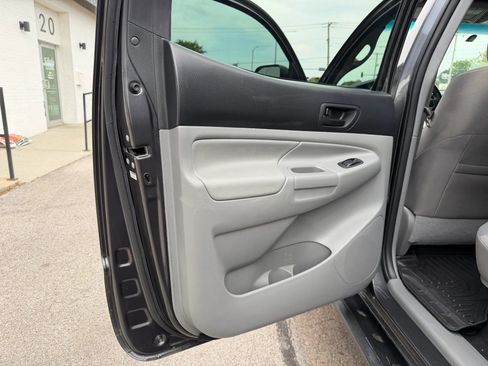 Used 2014 Toyota Tacoma 4x4 Double Cab w/ TRD Off-Road Package image 26