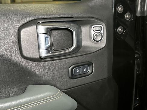 Used 2024 Jeep Wrangler High Altitude AWD/4WD image 18