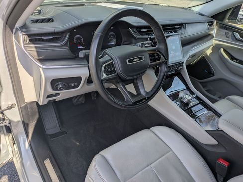 Used 2021 Jeep Grand Cherokee L Overland w/ Advanced Protech Group III image 9