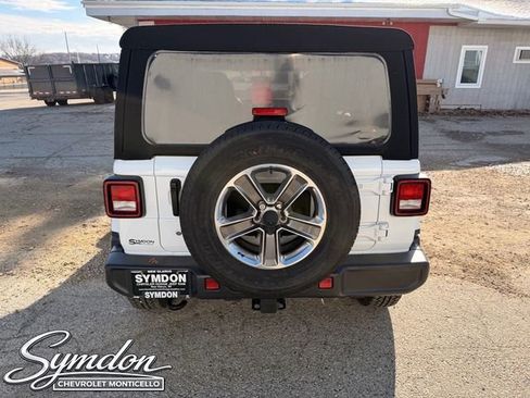 Used 2020 Jeep Wrangler Unlimited Sahara AWD/4WD image 4