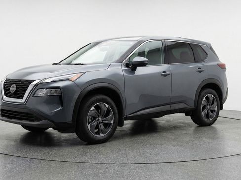 Used 2025 Nissan Rogue SV image 3