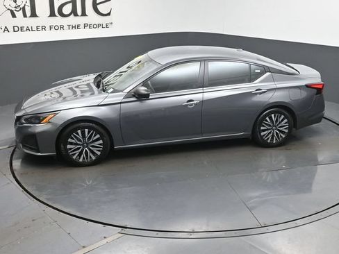 Used 2024 Nissan Altima 2.5 SV FWD image 72
