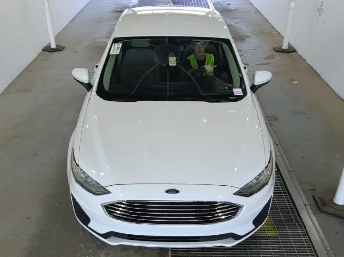 Used 2019 Ford Fusion SE FWD image 4