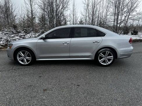 Used 2015 Volkswagen Passat 1.8T SE image 8