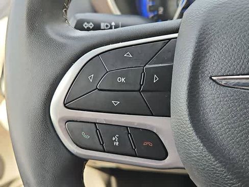 Used 2023 Chrysler Voyager LX image 23