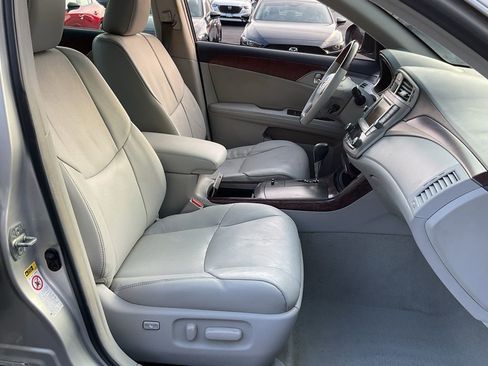 Used 2012 Toyota Avalon Limited image 27