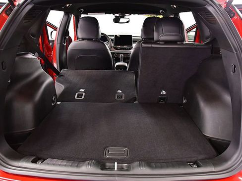 Used 2023 Jeep Compass Latitude image 30