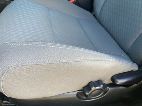 Used 2022 Toyota Tacoma SR image 9