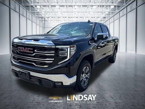 Used 2025 GMC Sierra 1500 SLT AWD/4WD image 2