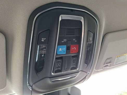 Used 2023 Jeep Grand Cherokee Laredo X AWD/4WD image 25
