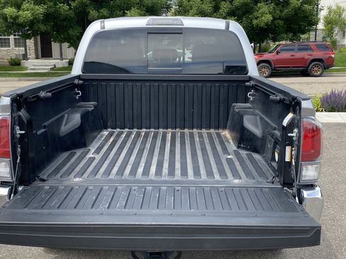 Used 2022 Toyota Tacoma TRD Off-Road AWD/4WD image 35