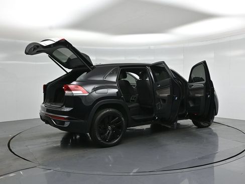 Used 2023 Volkswagen Atlas Cross Sport SE w/ Black Wheel Package AWD/4WD image 6
