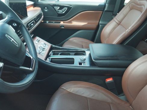 Used 2023 Lincoln Aviator Reserve w/ Equipment Group 201A RWD image 10