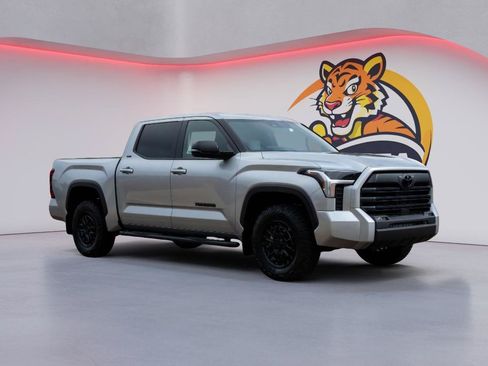 Used 2026 Toyota Tundra SR5 w/ SR5 Premium Package AWD/4WD image 3