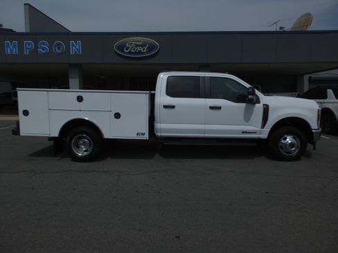 New 2026 Ford F350 XL w/ XL Chrome Package AWD/4WD image 2