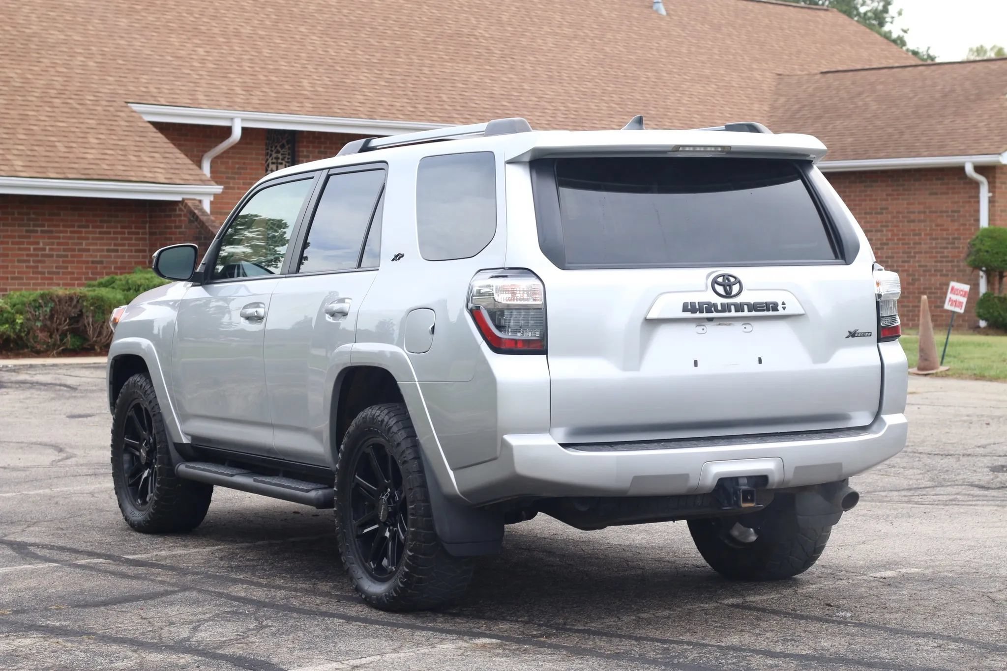 Used 2022 Toyota 4Runner SR5 AWD/4WD image 3