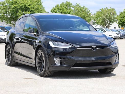 Used 2018 Tesla Model X 75D AWD/4WD image 4