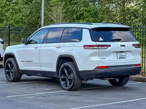 Used 2024 Jeep Grand Cherokee L Altitude AWD/4WD image 5