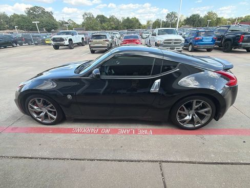 Used 2017 Nissan 370Z Coupe RWD image 4