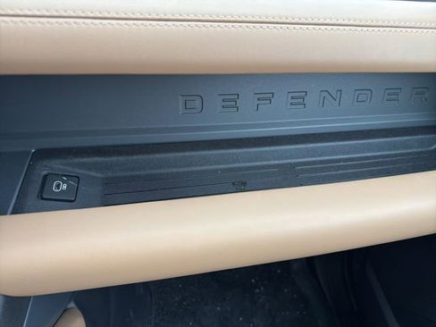 Used 2025 Land Rover Defender 110 X-Dynamic SE image 30