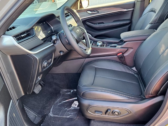 New 2027 Jeep Grand Cherokee Limited AWD/4WD image 15