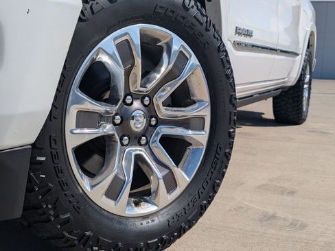Used 2023 RAM 1500 Limited AWD/4WD image 2